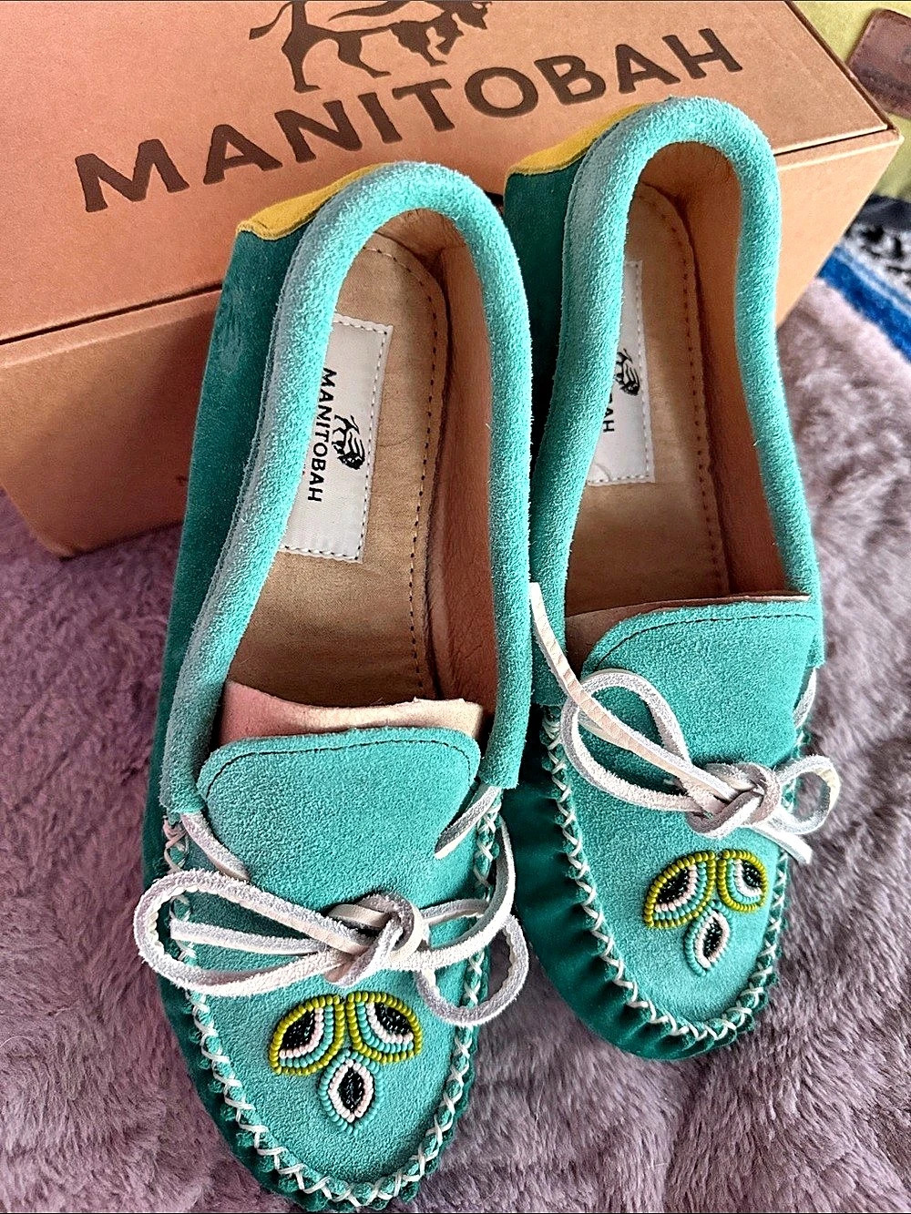 Manitobah Kayak Beaded Green Moccasins US 8. New, never worn w/original box.
